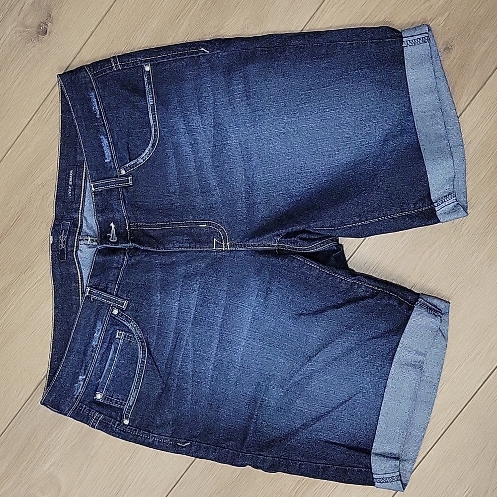 Jessica Simpson lively Bermuda jean shorts